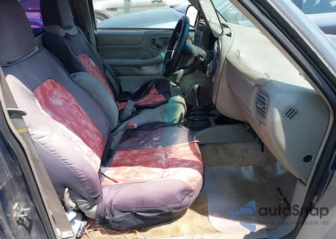 2000 Chevrolet S-10 Ls from USA, damaged, VIN 1GCCS1445YK177153